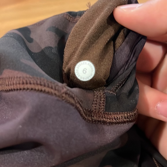 Lululemon Wunder Train Leggings - Picture 4 of 4